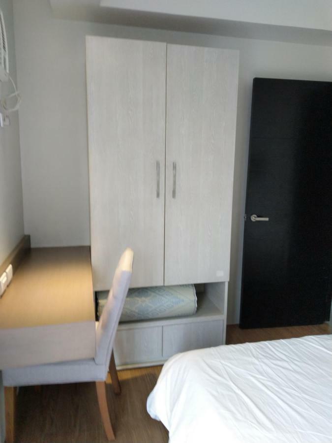 2 Bedroom Portovita Tower 12-A Манила Екстериор снимка